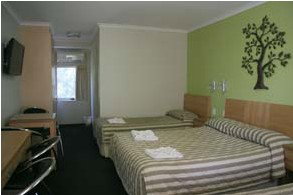 Queensgate Motel - Accommodation Whitsundays 2