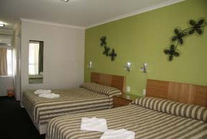 Queensgate Motel - Accommodation Whitsundays 4