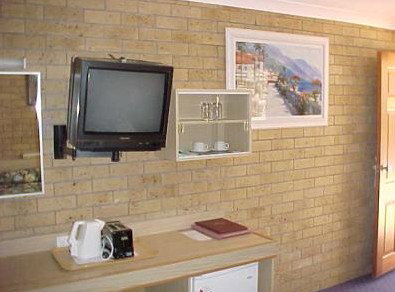 A Settlers Motor Inn - Accommodation Whitsundays 2