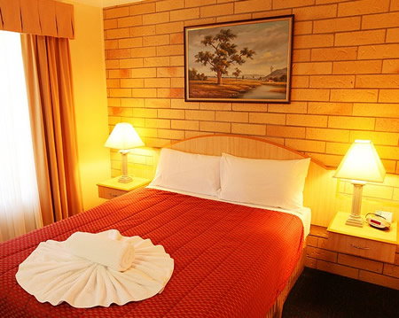 Cotswold Motor Inn - Accommodation Whitsundays 2