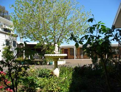 Colonial Motor Lodge - Accommodation Whitsundays 1