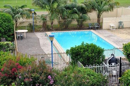 City Centre Motel - Accommodation Whitsundays 1