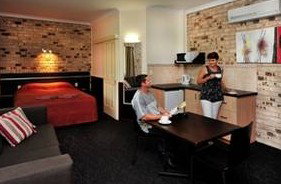Highlander Motor Inn And Apartments - Accommodation Whitsundays 5