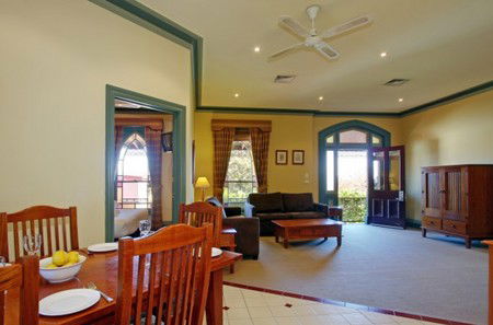 Comfort Resort Alzburg - Accommodation Whitsundays 2