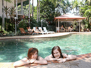 Cairns Reef Apartments And Motel - Accommodation Whitsundays 1