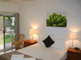 Cairns Reef Apartments And Motel - Accommodation Whitsundays 2