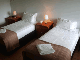 Cairns Reef Apartments And Motel - Accommodation Whitsundays 3