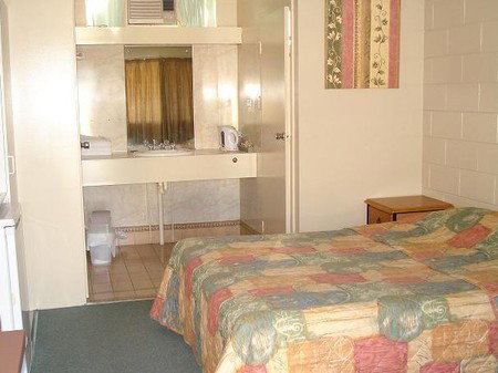 Hi Roller Motel - Accommodation Whitsundays 1