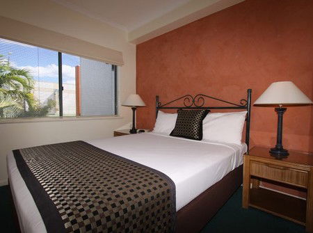 Mid City Luxury Suites - Accommodation Whitsundays 2