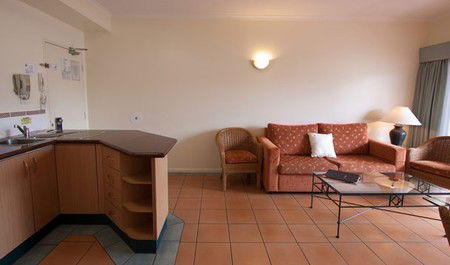 Mid City Luxury Suites - Accommodation Whitsundays 3