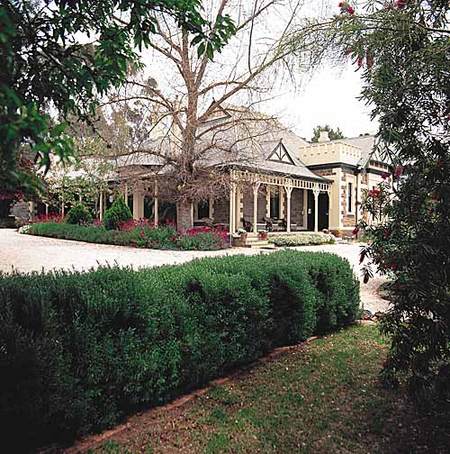 The Lodge Country House - Accommodation Whitsundays 0