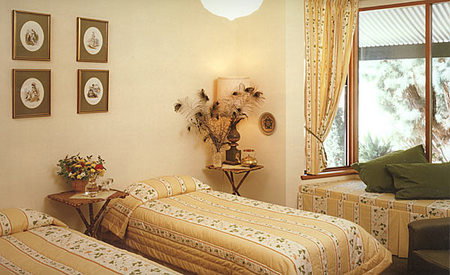 The Lodge Country House - Accommodation Whitsundays 1