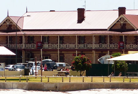 Tumby Bay Hotel And Seafront Apartments - Accommodation Whitsundays 2