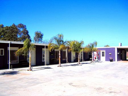 Top Drop Motel - Accommodation Whitsundays 3