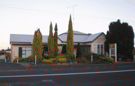 Le Cavalier Court Motel - Accommodation Whitsundays 1