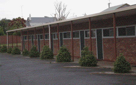 Le Cavalier Court Motel - Accommodation Whitsundays 2