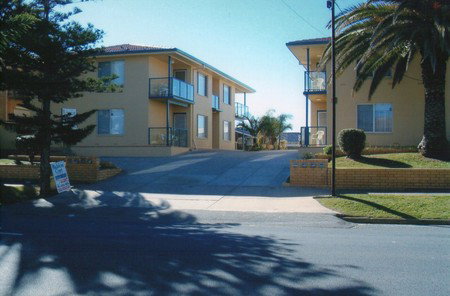 AA Madalena Court Holiday Apartments - Accommodation Whitsundays 0