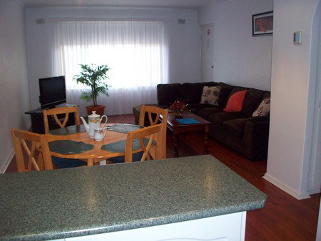 AA Madalena Court Holiday Apartments - Accommodation Whitsundays 2