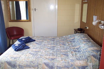 Meningies Waterfront Motel - Accommodation Whitsundays 2