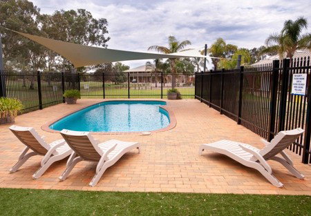 Standpipe Golf Motor Inn - Accommodation Whitsundays 1
