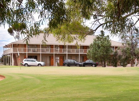Standpipe Golf Motor Inn - Accommodation Whitsundays 2