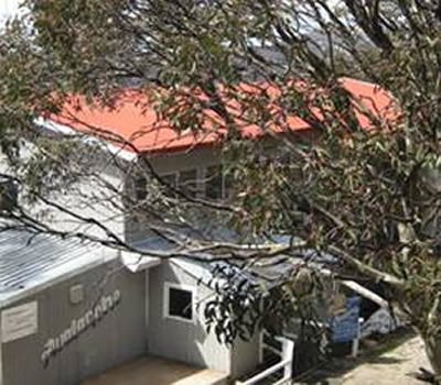 Avalanche Ski Lodge - Accommodation Whitsundays 1