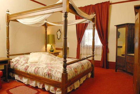 Mickey Bourkes Koroit Hotel - Accommodation Whitsundays 0