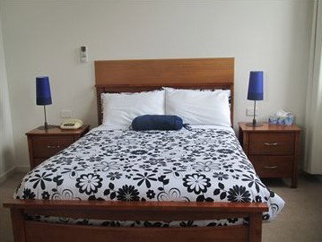 The Plough Hotel - Accommodation Whitsundays 3