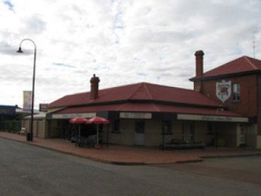 Bedford Arms Hotel - Accommodation Whitsundays 0
