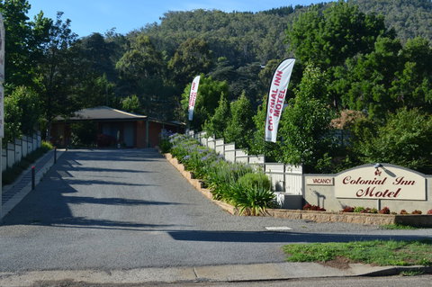 Bright Colonial Inn Motel - Accommodation Whitsundays 0