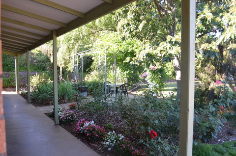 Bright Colonial Inn Motel - Accommodation Whitsundays 1