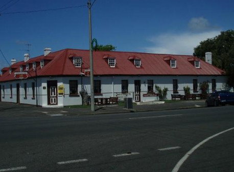 Caledonian Inn Hotel Motel - Accommodation Whitsundays 0