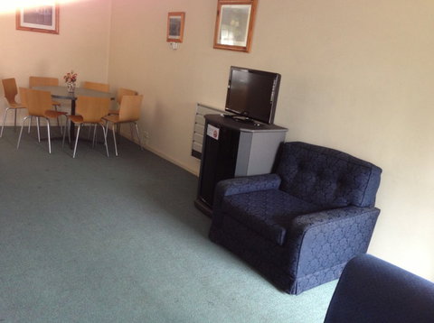 Carnegie Motor Inn And Serviced Apartments - Accommodation Whitsundays 1