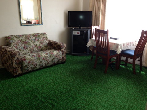 Carnegie Motor Inn And Serviced Apartments - Accommodation Whitsundays 3