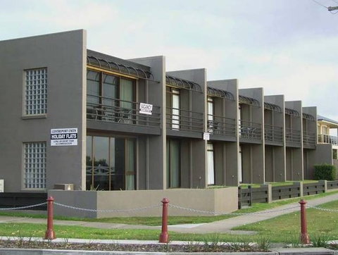 Centreport Units - Accommodation Whitsundays 0
