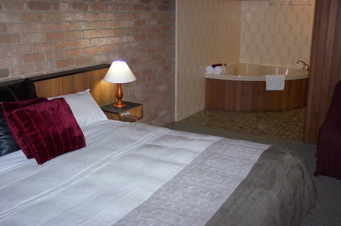 Farnham Court Motel - Accommodation Whitsundays 1