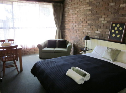Farnham Court Motel - Accommodation Whitsundays 2