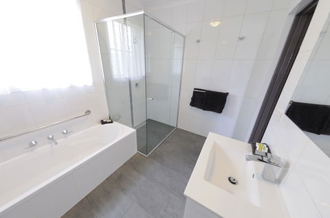 Greenvale Holiday Units - Accommodation Whitsundays 3