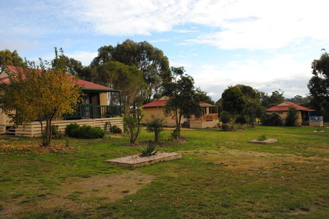 Lakes Entrance Country Cottages - Accommodation Whitsundays 0