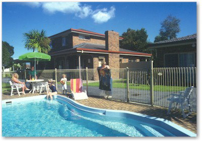 Southern Cross Holiday Apartments - Accommodation Whitsundays 3