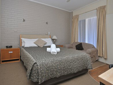 The Elm Motel - Accommodation Whitsundays 2