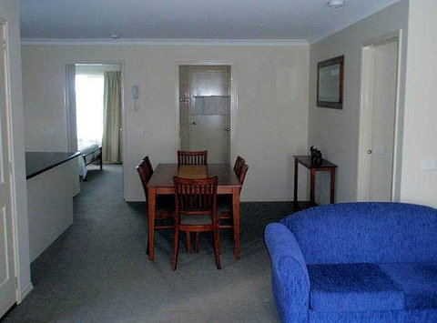 Victoria Lodge Motor Inn And Apartments - Accommodation Whitsundays 1