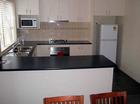 Victoria Lodge Motor Inn And Apartments - Accommodation Whitsundays 2