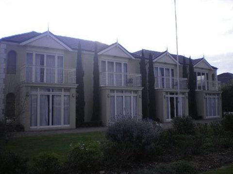 Colonial Village Motel - Accommodation Whitsundays 1