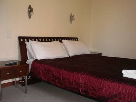 Colonial Village Motel - Accommodation Whitsundays 3