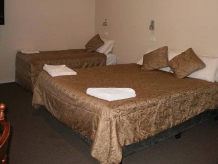Colonial Village Motel - Accommodation Whitsundays 4