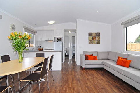 Ocean Grove Motor Inn - Accommodation Whitsundays 1