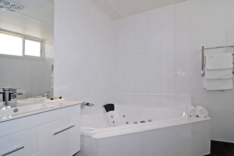 Ocean Grove Motor Inn - Accommodation Whitsundays 4