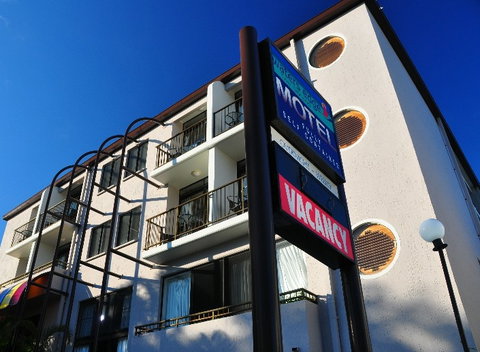 Waters Edge The Strand - Townsville - Accommodation Whitsundays 4