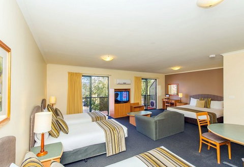 Alpha Hotel Canberra - Accommodation Whitsundays 4